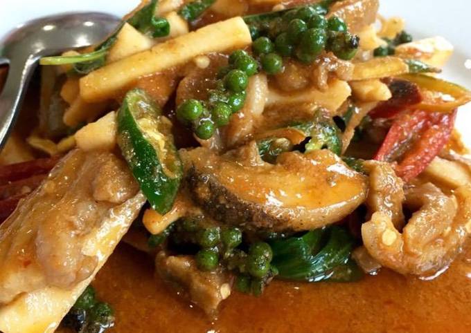 How to cook spicy stir-fry with wild boar